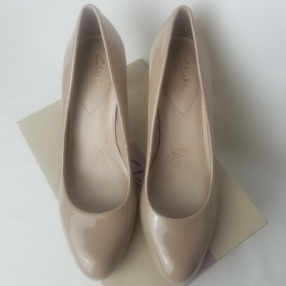 Clarks Nude Patent leather Heel Pumps 8.5 - Picture 2 of 4
